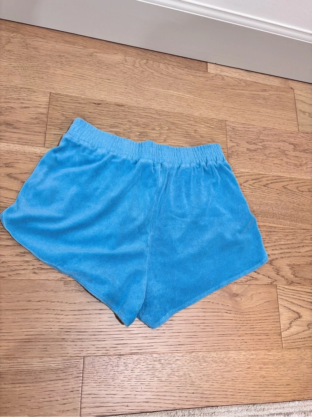 Alo terry high-waist beachside short blue splash